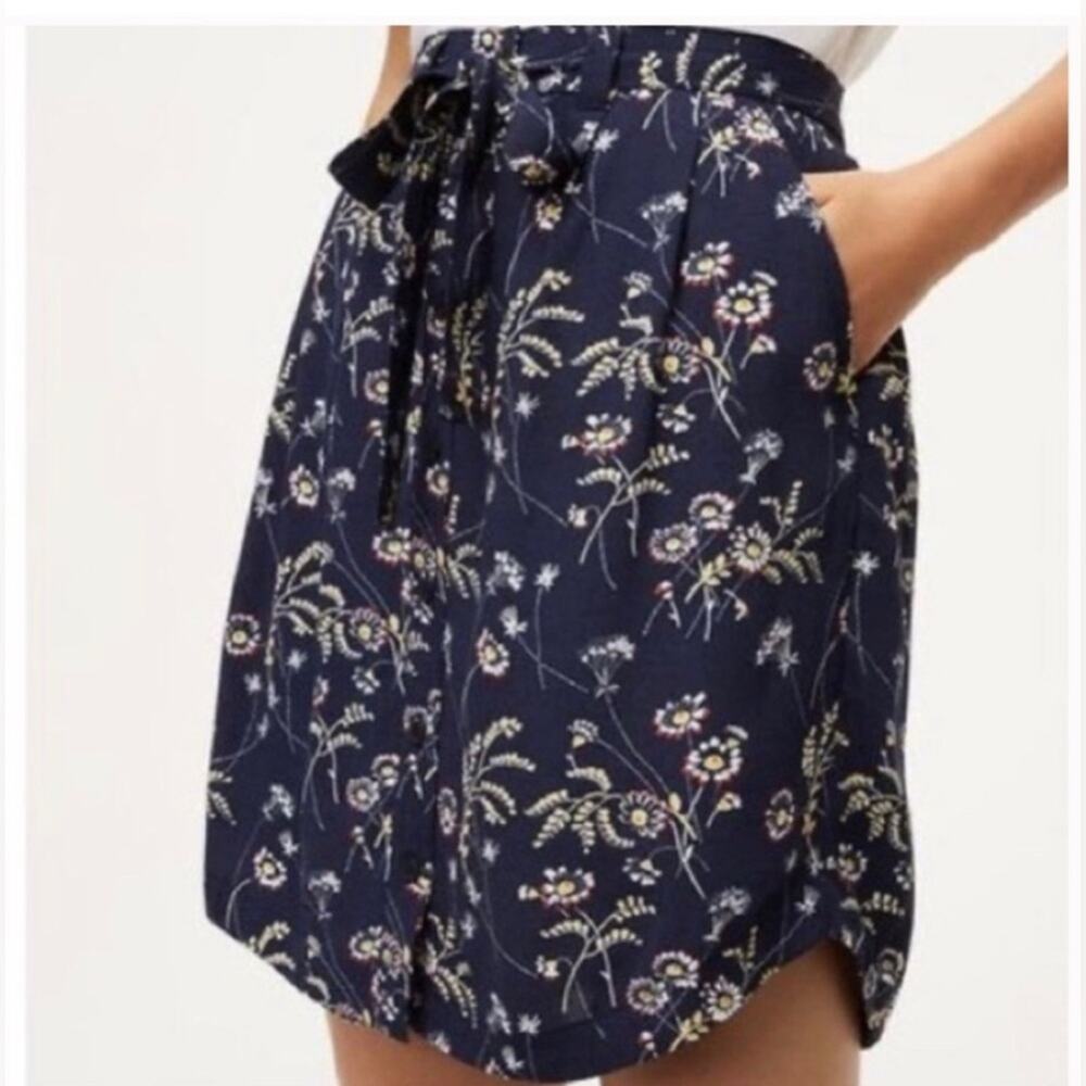 LOFT Petites Navy Floral skirt – Women’s Size SP